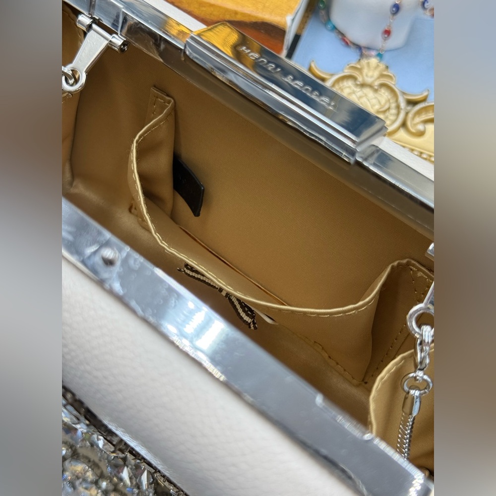 🆕 HENRI BENDEL 🧿 NWOT Ivory Leafy Crystal Embellished Clutch, with Chain Strap - Picture 14 of 15